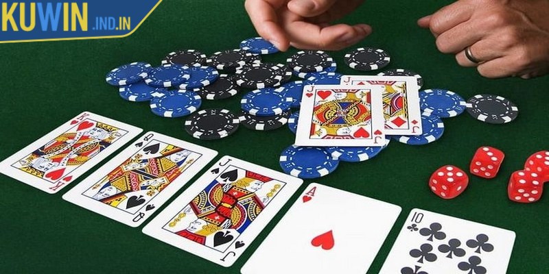 Phỏm hay còn gọi là bài Tá Lả rất quen thuộc tại miền Bắc Việt Nam